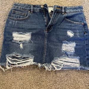 high rise , denim pacsun high waisted skirt

size 25